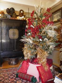 Christmas Tree CONTEMPORARY RED AND GOLD